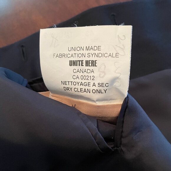 J.P. Tilford Samuelsohn Navy Blue Blazer. Excellent Condition. - Picture 15 of 16
